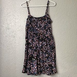6/$20 + Express Floral Dress w/ Pockets